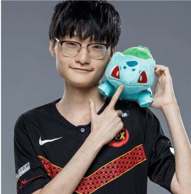 TheShy迎来十五赛季高光表现，塞尔维亚队球迷沸腾！